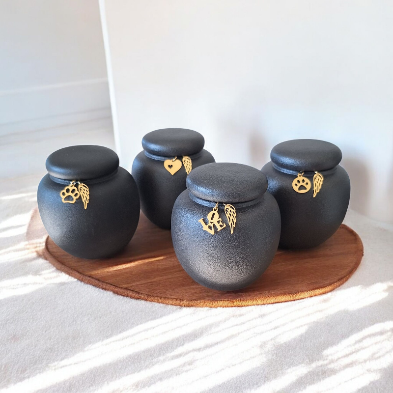 Mini urn met keepsake hangertjes - 7 x 7 CM - Honden urn - Katten urn - Zwart - Keramiek - Moderne urn - Crematie urn - As urn - Huisdieren urn - Urn voor kat- Urn voor hond