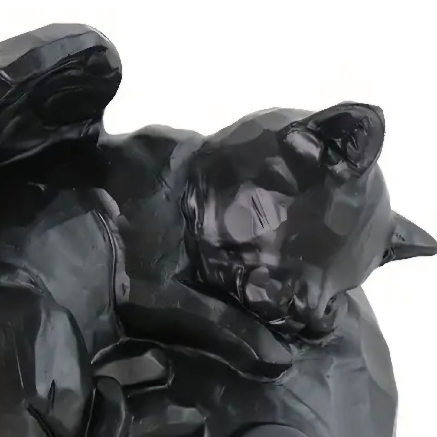 zwarte katten urn in de vorm van een slapend poesje met engelenvleugels