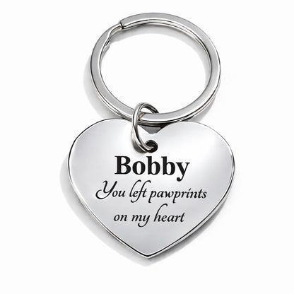 Sleutelhanger met gegraveerde pootafdruk van huisdier in hartvorm, gemaakt van glanzend stainless steel