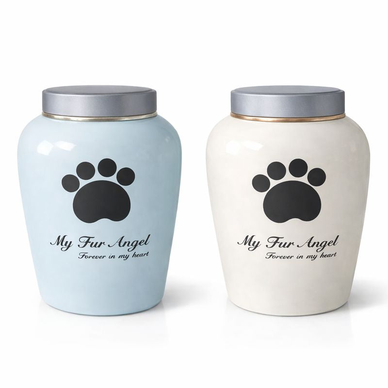  De urn is gemaakt van keramiek met een gladde, glanzende afwerking en een metalen deksel voor een veilige afsluiting