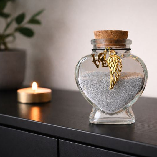 Glazen memorial flesje 'Love' voor as of een plukje haar