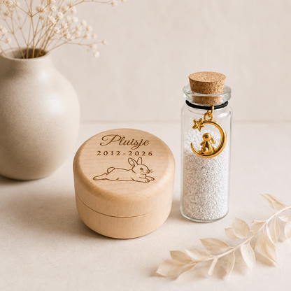 Houten herinneringsdoosje met memorial flesje – Konijn - Gepersonaliseerd