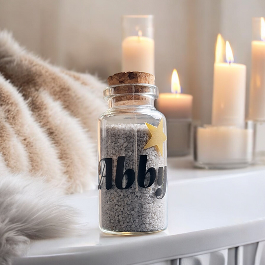 memorial flesje met naam voor kat of hond, gedenkflacon, herinnering aan kat of hond, bewaren plukjes vacht van kat of hond