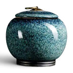 De laatste aai blauwe keramische urn voor huisdieren met een unieke gespikkelde textuur en een stijlvol deksel.