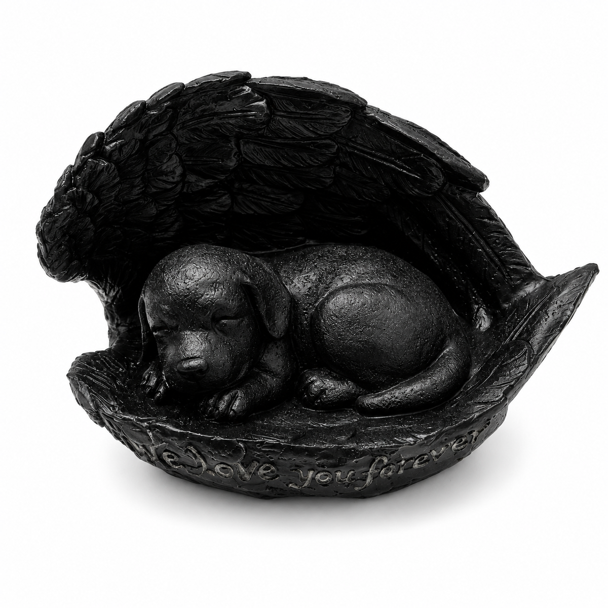 De laatste aai honden urn van polyresin met een slapend hondje in engelenvleugels en de tekst We love you forever.