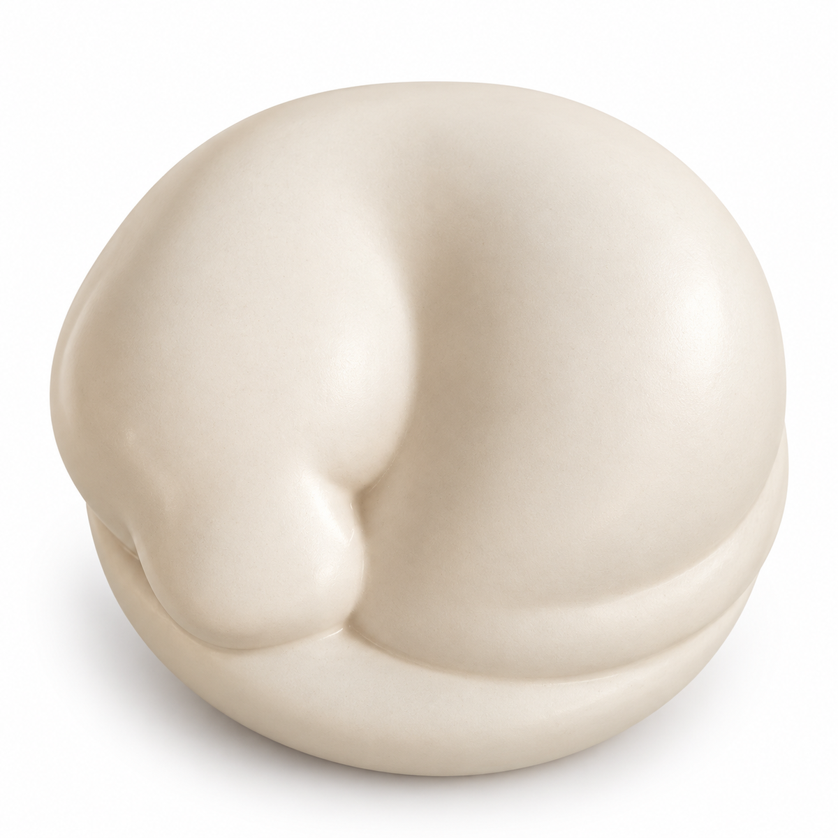 De laatste aai keramische hondenurn in de vorm van een opgerold slapend hondje met een zachte crèmekleurige glans.