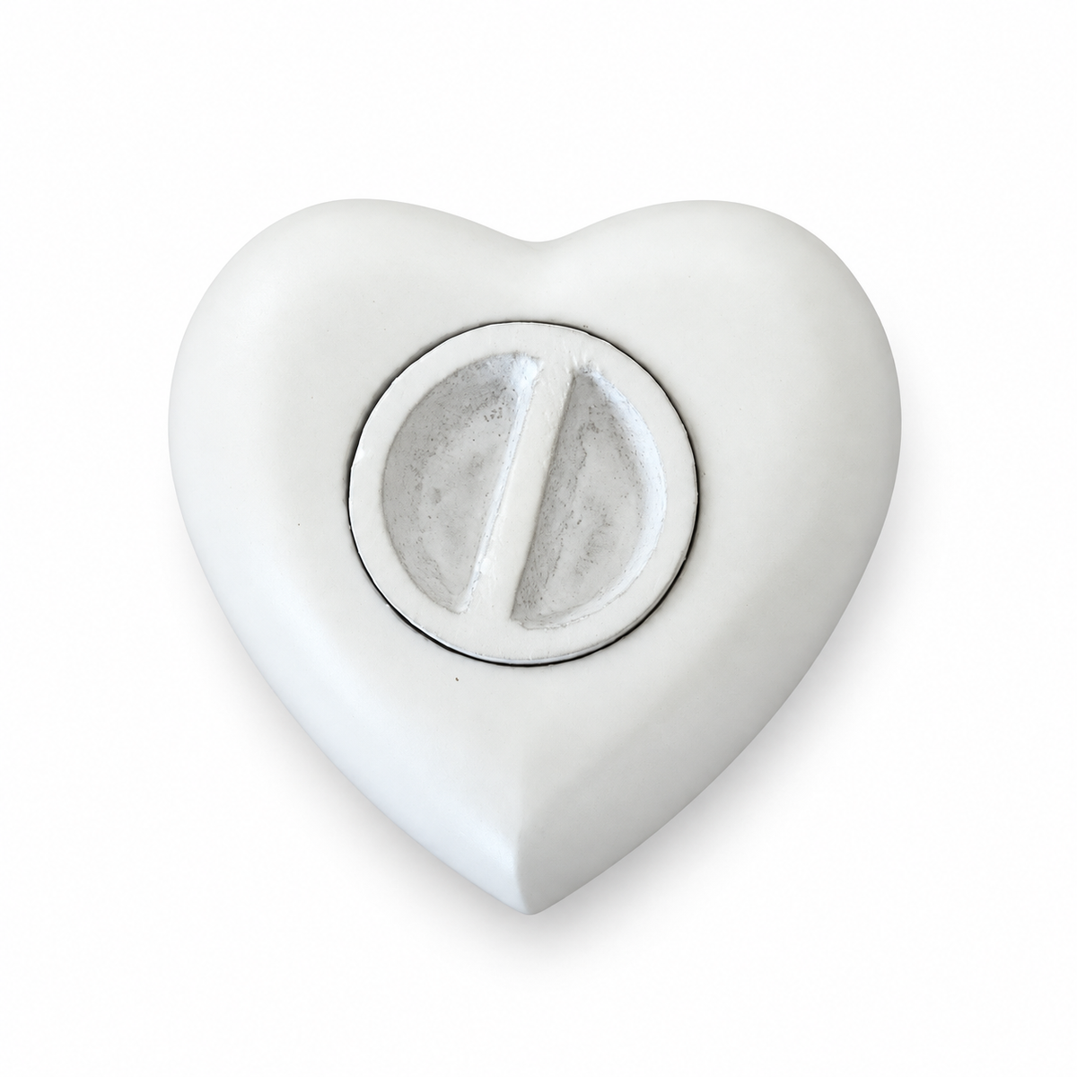 De laatste aai mini urn in hartvorm van parelwit aluminium met schroefdop aan de achterzijde voor asbewaring.