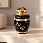 De laatste aai zwarte aluminium urn met gouden pootafdrukken en een klassieke vaasvorm voor huisdieren.