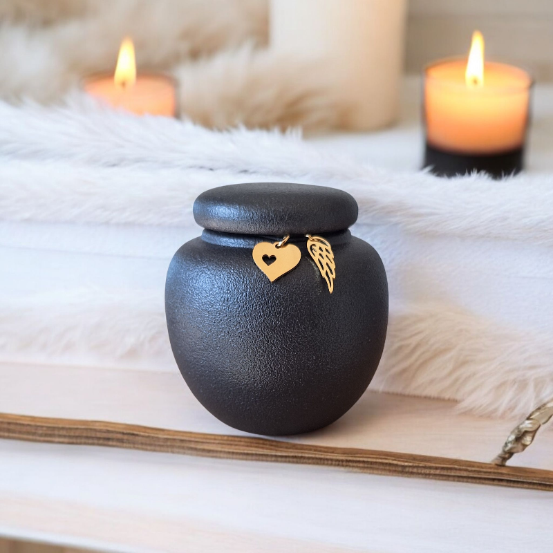 Mini urn met keepsake hangertjes - 7 x H 7 cm