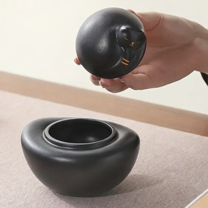 Keramische urn voor as van een kat, zwart, 8,5 cm hoog
