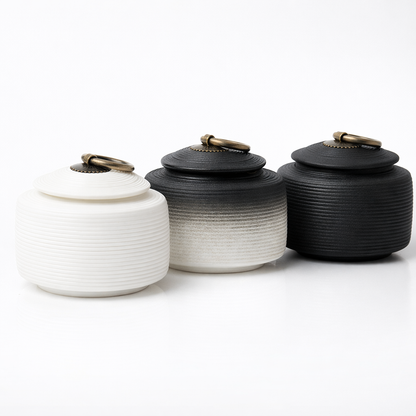 Zwarte urn voor huisdieren met veilige afsluiting

