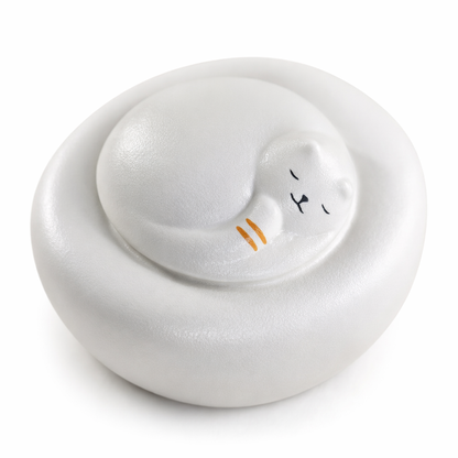 Witte kattenurn met eenvoudig design voor een waardig afscheid